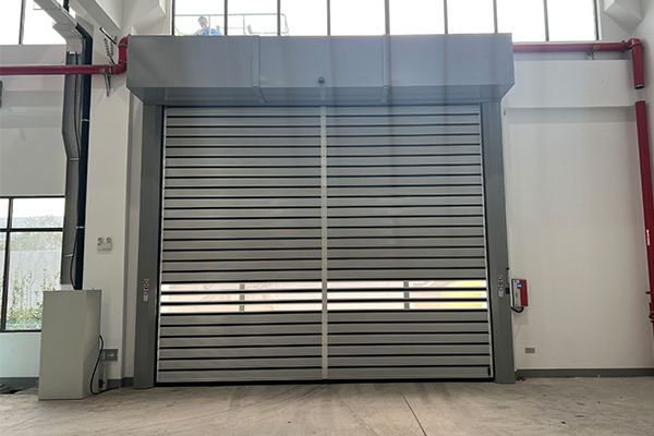 噴砂房環(huán)境挑戰(zhàn)升級(jí)，渦輪硬質(zhì)快速門如何破解粉塵與效率難題？